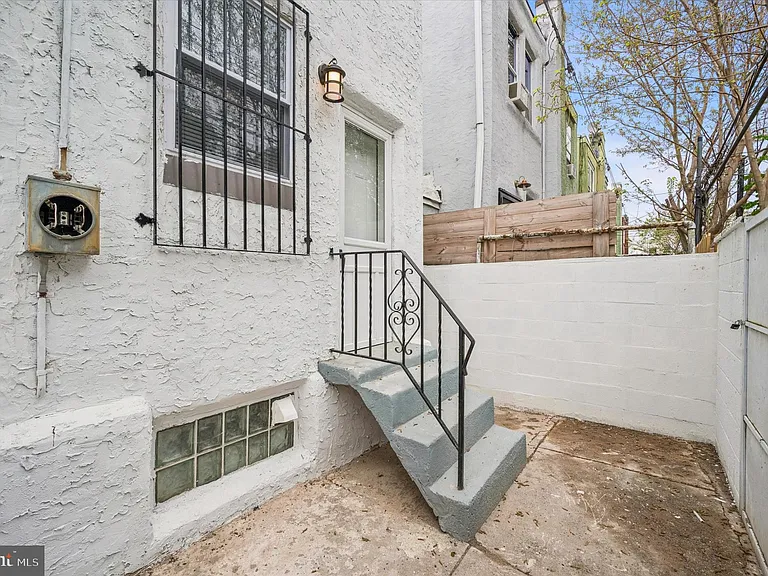 1523 S Etting St — Photo 15