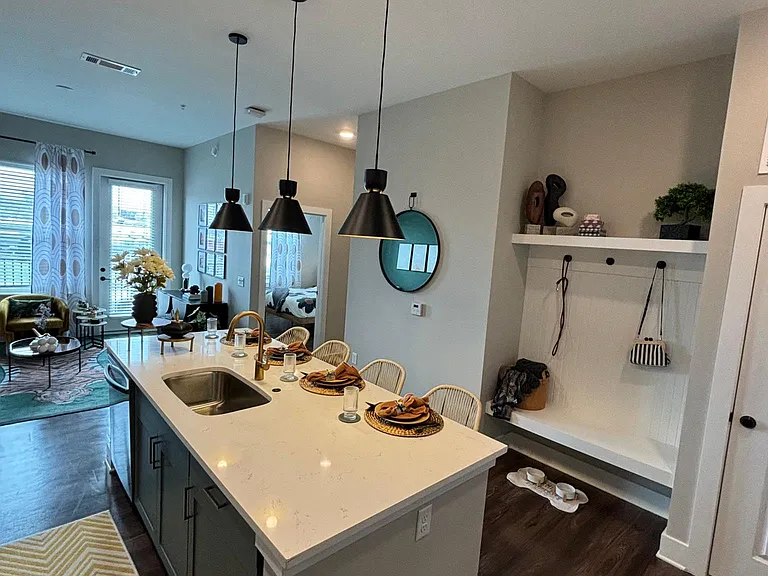 Bransford Ave — Photo 12