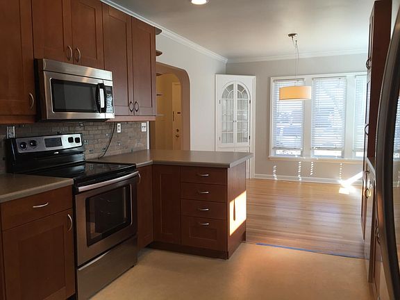 kitchen/dining area