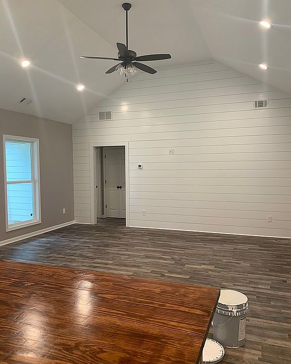 2nd image of 90 Oakridge Dr