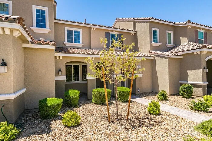 3 bed, 2.5 bath, 1544 sqft, $2,167 — Photo 4