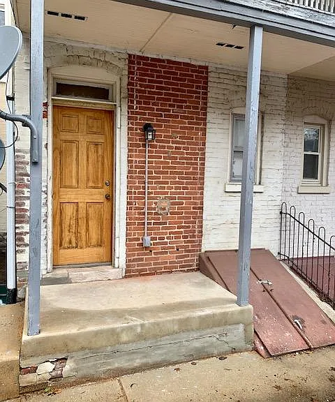 114 E James St #1 — Photo 9
