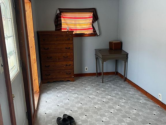 5th image of 647 Lake St