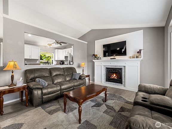 3rd image of 10307 188th Street E