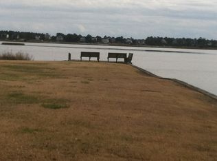 553 Neptune Dr, Cape Carteret, NC 28584