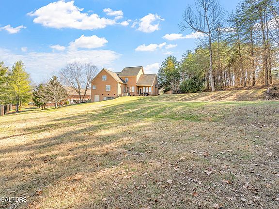 4th image of 6931 Crumley Ln