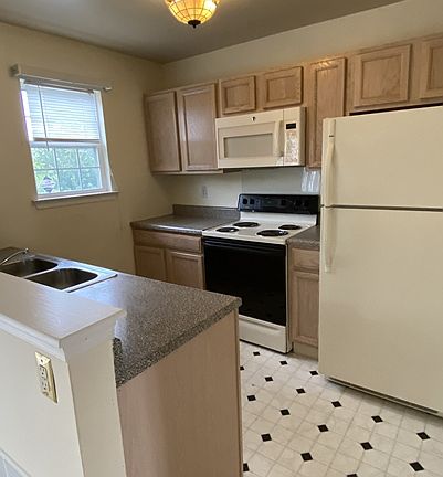 5th image of 104 Rosie Dr
