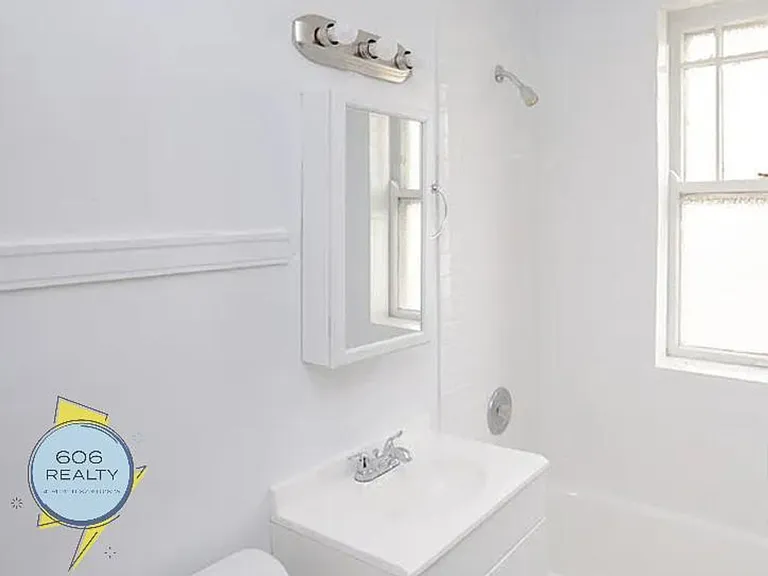 Beautiful Large Berwyn Apts on Wesley! — Photo 2