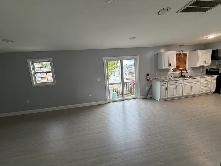 73 Home St #73 — Photo 5