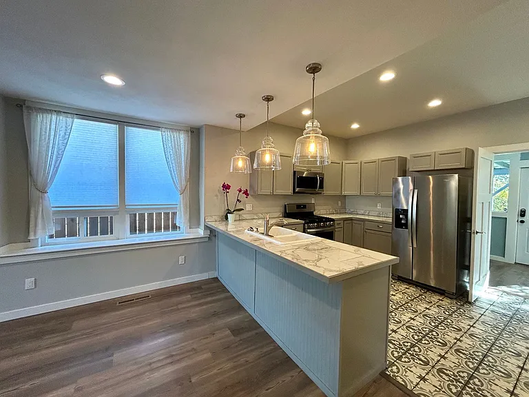 302 S Anderson St — Photo 5