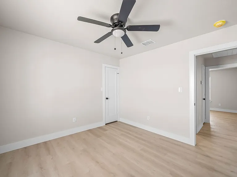 10611 East Cres #7400 — Photo 26