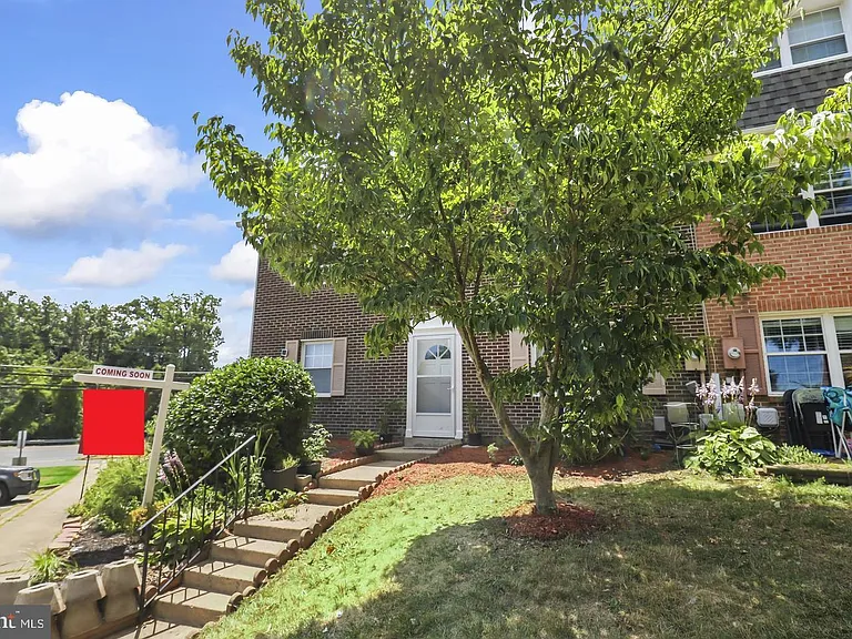 9904 Hagel Cir — Photo 32