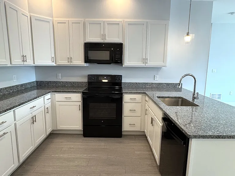 118 Old Colony Ave #422 — Photo 2