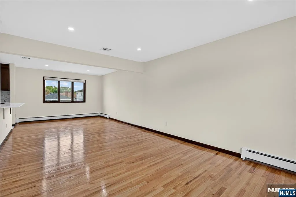 3 bed, 2.0 bath, $3,400 — Photo 2