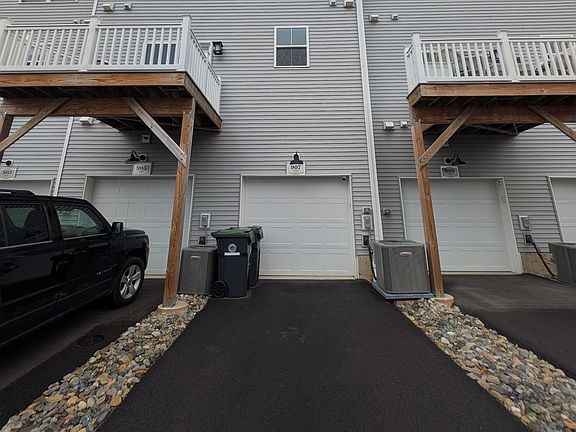 Single car garage with driveway