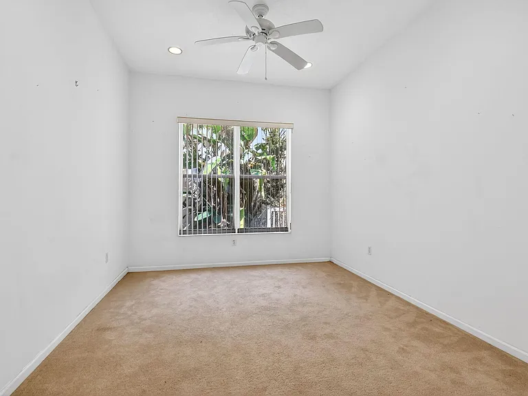 2431 Westmont Dr — Photo 32