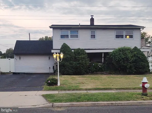 77 New School Ln, Levittown, PA 19054