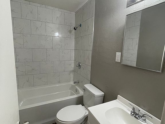 3rd image of 1442 Ballinger St