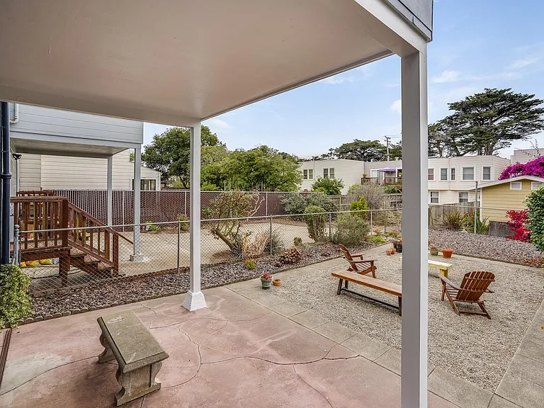 2423 35th Ave — Photo 31