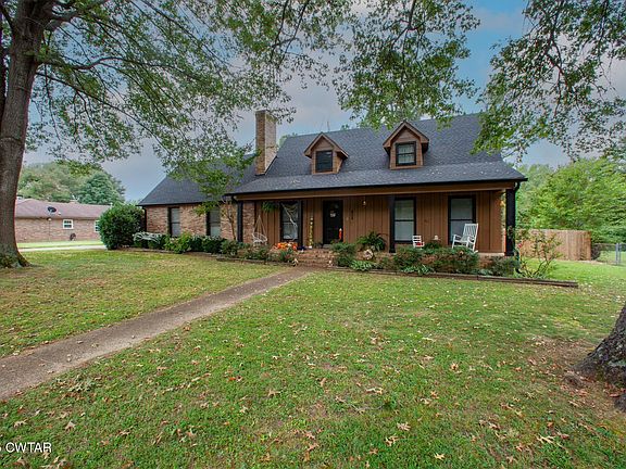 2nd image of 808 Hart Dr