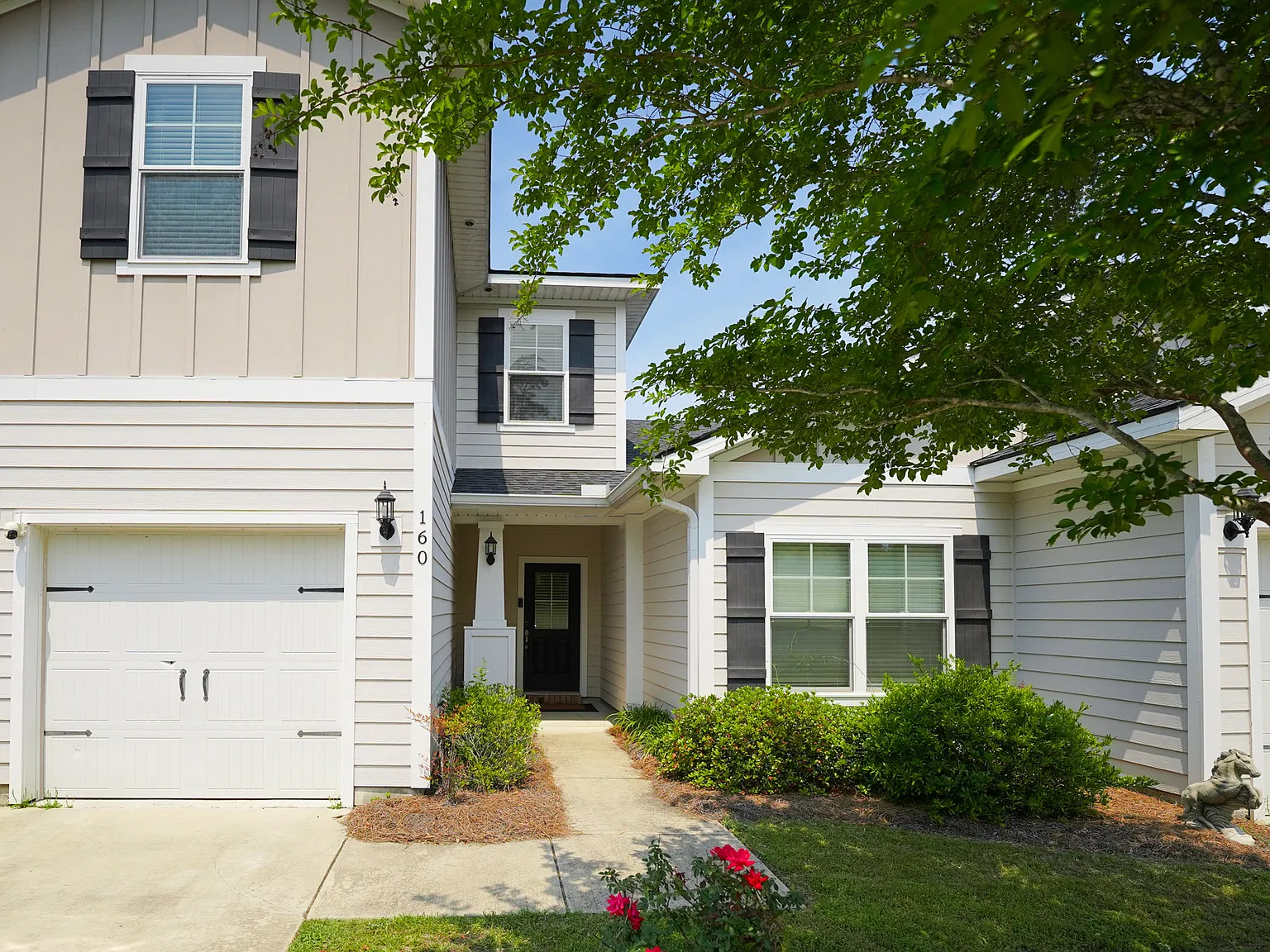 3 bed, 2.5 bath, 1504 sqft, $2,100 — Photo 2