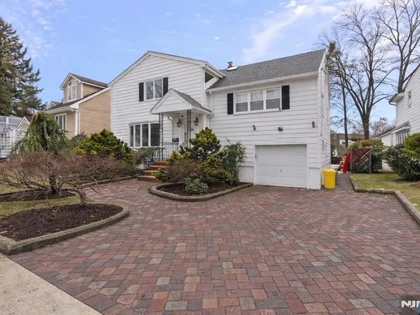 792 Washburn St, Teaneck, NJ 07666