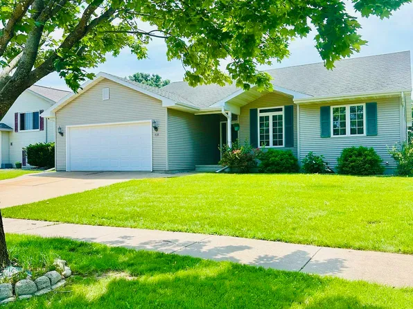 855 Christian Dr, Oshkosh, WI 54901