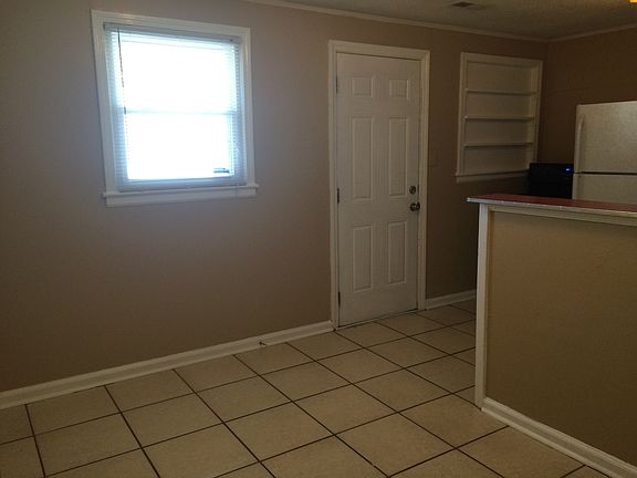 4th image of 606 Waugh St #B
