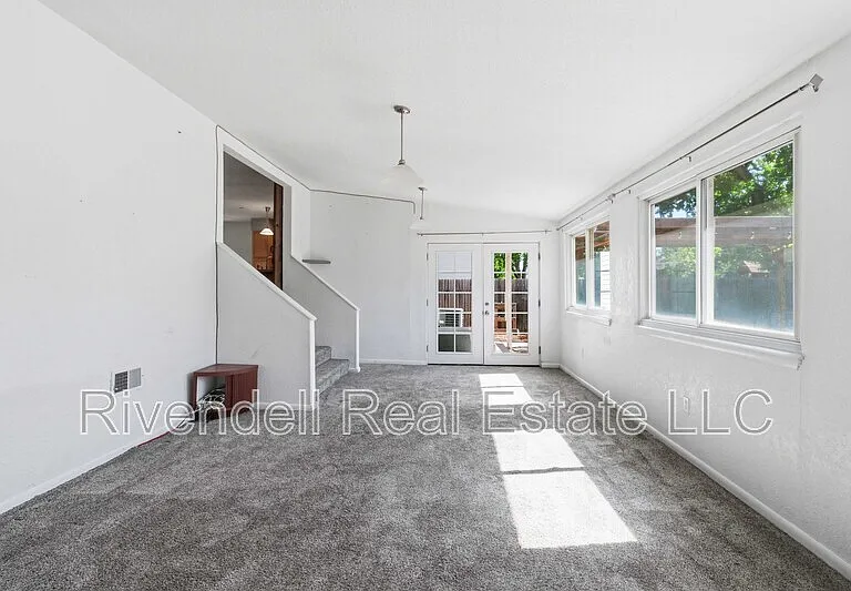 2279 Kendall St — Photo 9