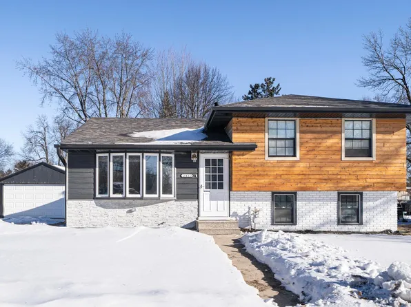 2463 Silver Lake Rd NW, New Brighton, MN 55112