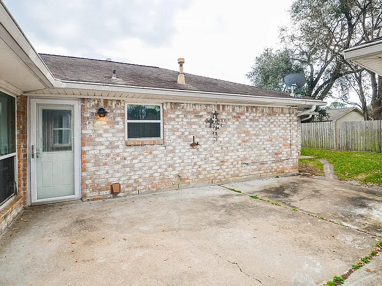 9323 Claridge Dr — Photo 23