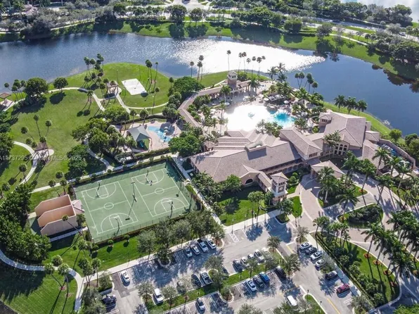 9744 S Belfort Circle #202, Tamarac, FL 33321