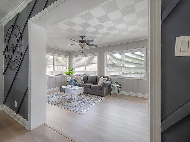 2916 W Collins St — Photo 21