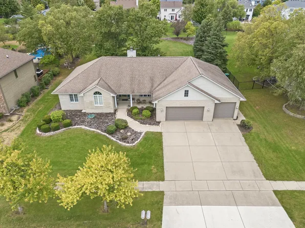 26142 W Highland Dr, Channahon, IL 60410