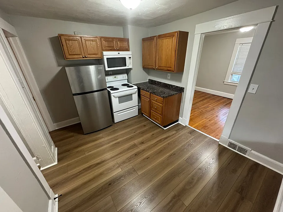 8 N Bank St #2A