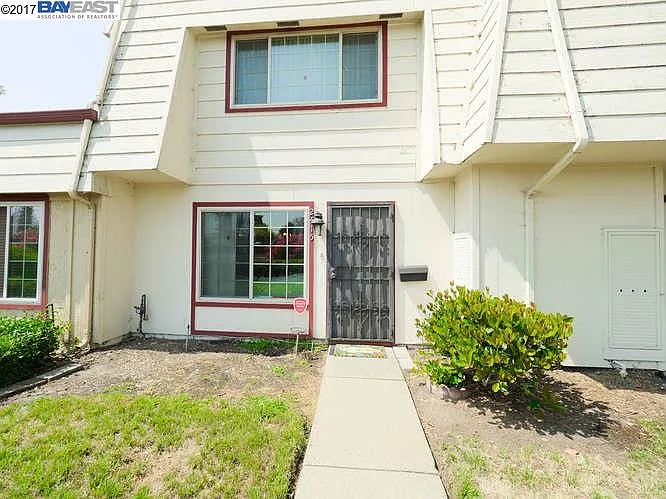 2415 Oliver Dr photo 1