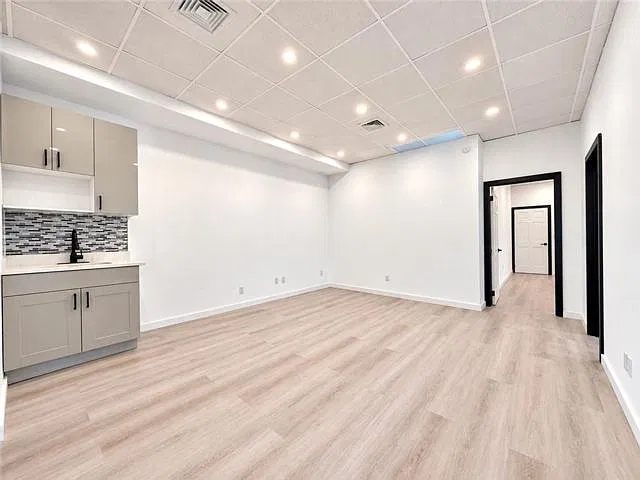 Studio, $2,000 — Photo 3