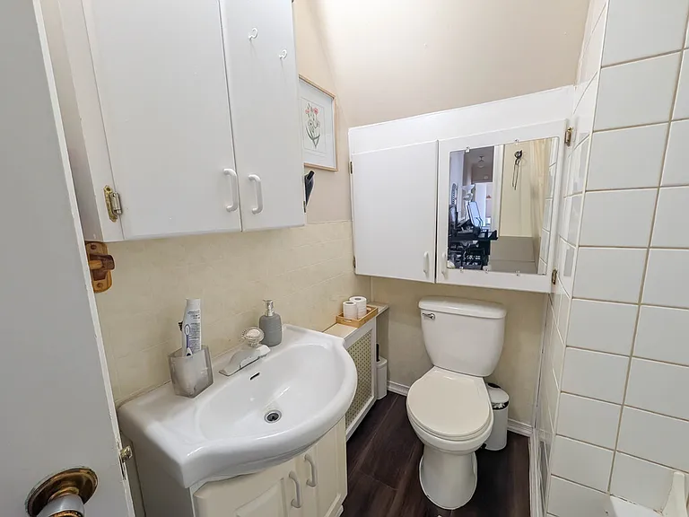 198 Burgar St #4 — Photo 9