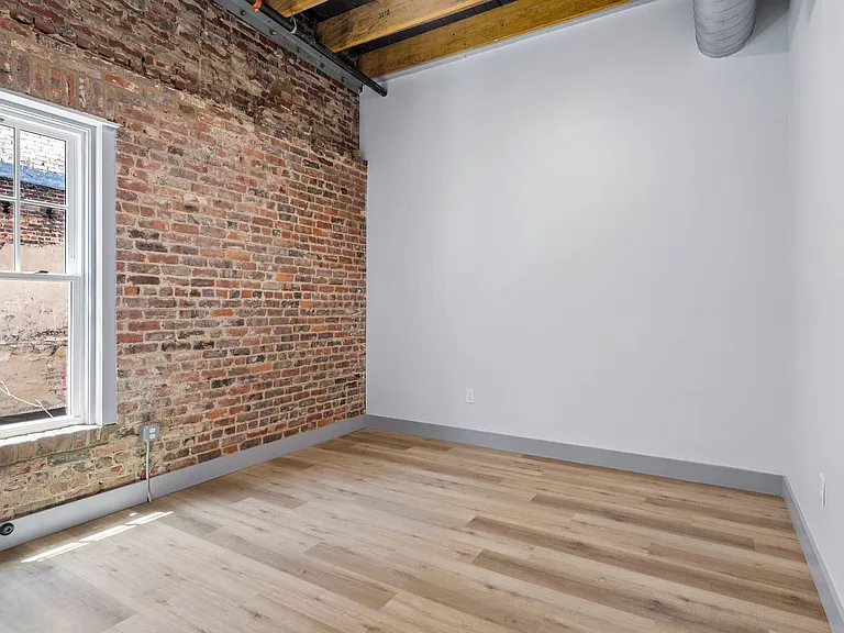 213 E Main St — Photo 9