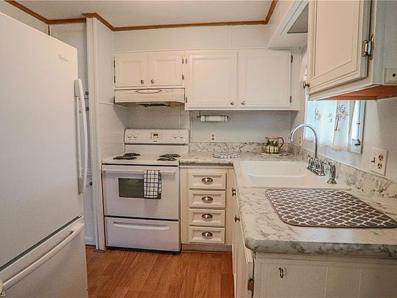 3rd image of 3309 Rainbow Ln