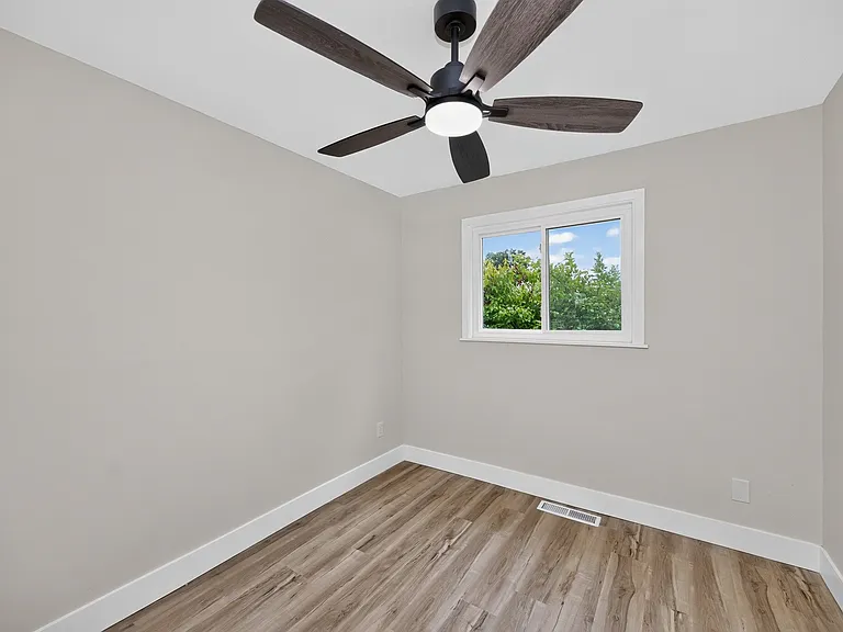 861 W Galbraith Rd — Photo 23