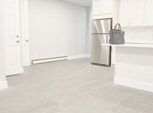 24-30 35th St #1, Astoria, NY 11103
