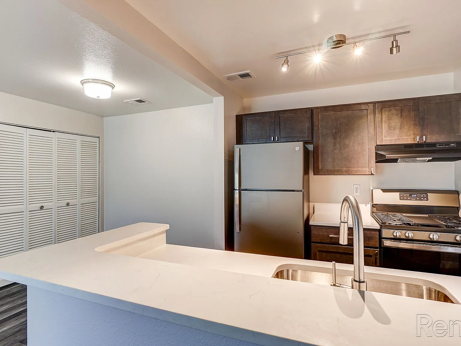 Fountain Park Apartments — Photo 2