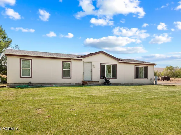 590 Point Dr, Selah, WA 98942