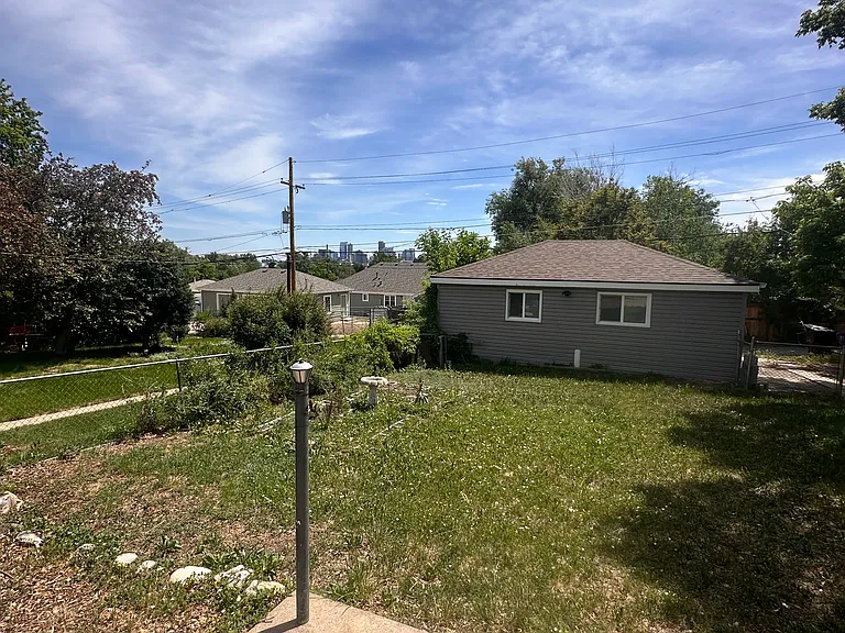 814 Julian St — Photo 34