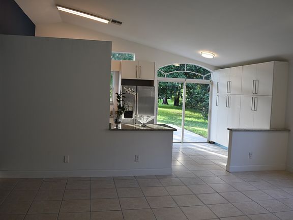 3rd image of 6071 NW 40th St