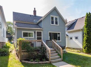 3807 S Arctic Ave, St Francis, WI 53235