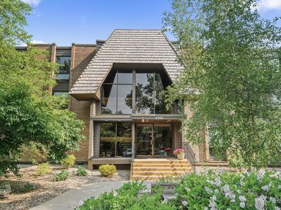 6085 Lincoln Dr APT 223, Edina, MN, 55436