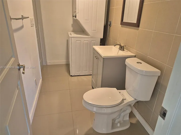 1401 SW 32nd Ct — Photo 9