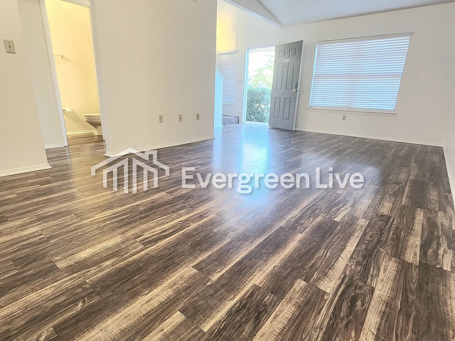 4 bed, 2.5 bath, 1484 sqft, $1,395 — Photo 4